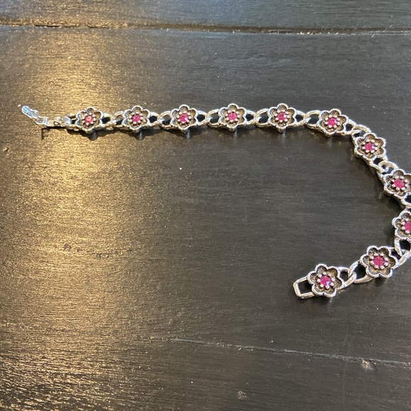 5 Vintage bracelets 2 silver bangles. 3 unique all 7 “ reading end to end. - Picture 5 of 9